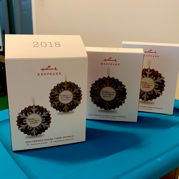 Hallmark Keepsake Ornament 2018. “Girlfriends Share Their Sparkle” - Picture 4 of 5